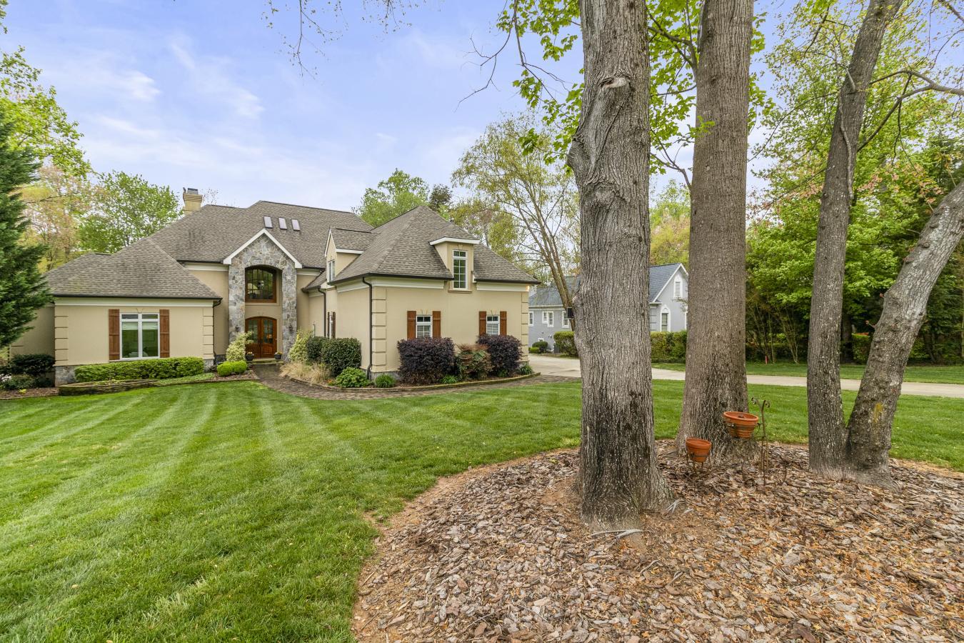 House for Sale, 19040 Mary Ardrey Circle 28031 - Image 1