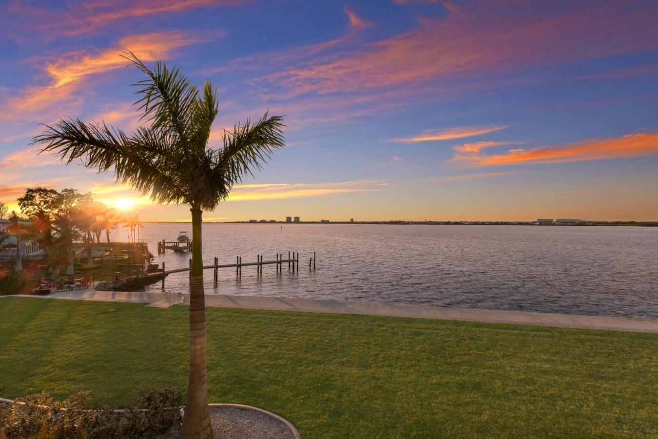 House for Sale, 327 Riverpoint Dr NE 34208 - Image 1