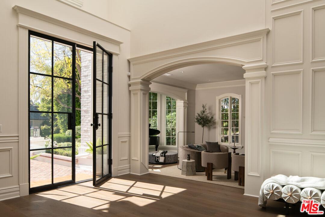 House for Sale, 3928 Hayvenhurst DR 91436 - Image 1