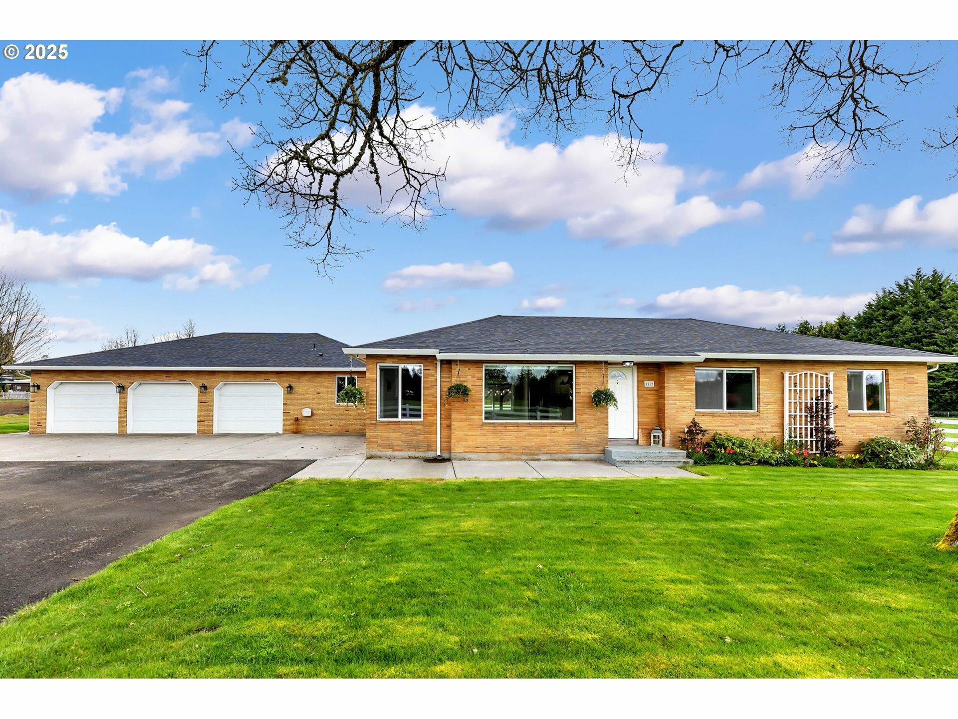 House for Sale, 5512 NE 159th St 98686 - Image 1