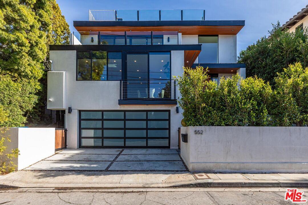 House for Sale, 552 Stassi LN 90402 - Image 1