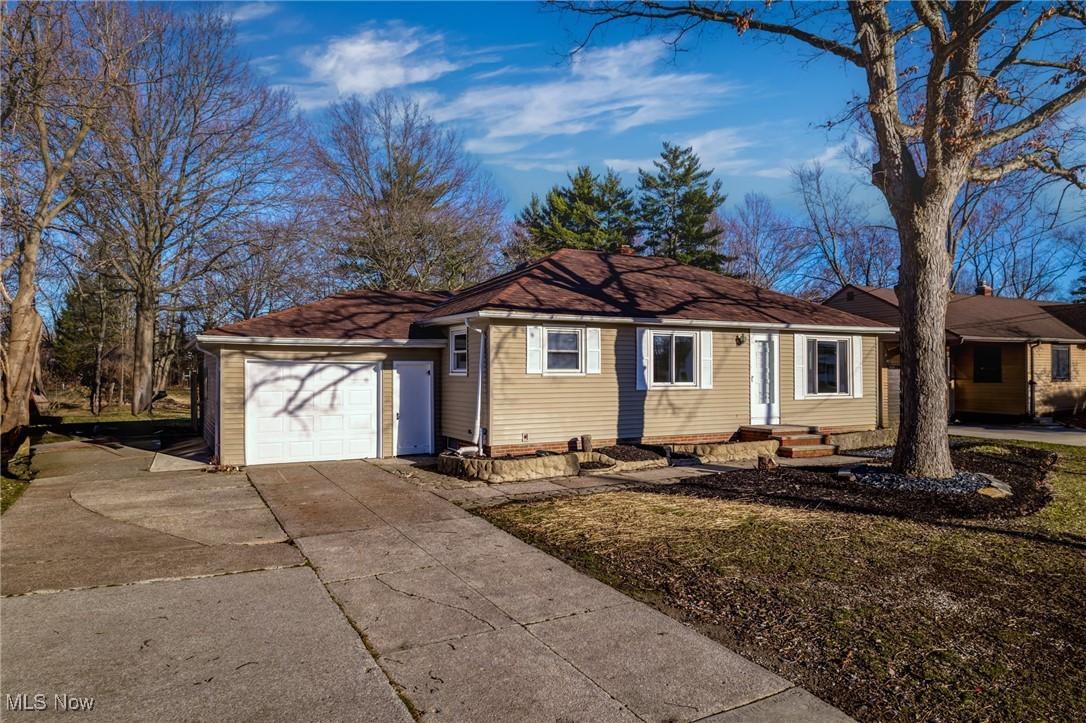 House for Sale, 5861 Stearns Road 44070 - Image 1