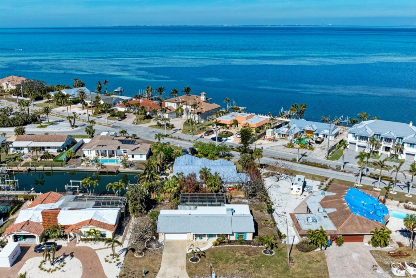 House for Sale, 609 Foxworth Lane 34217 - Image 1