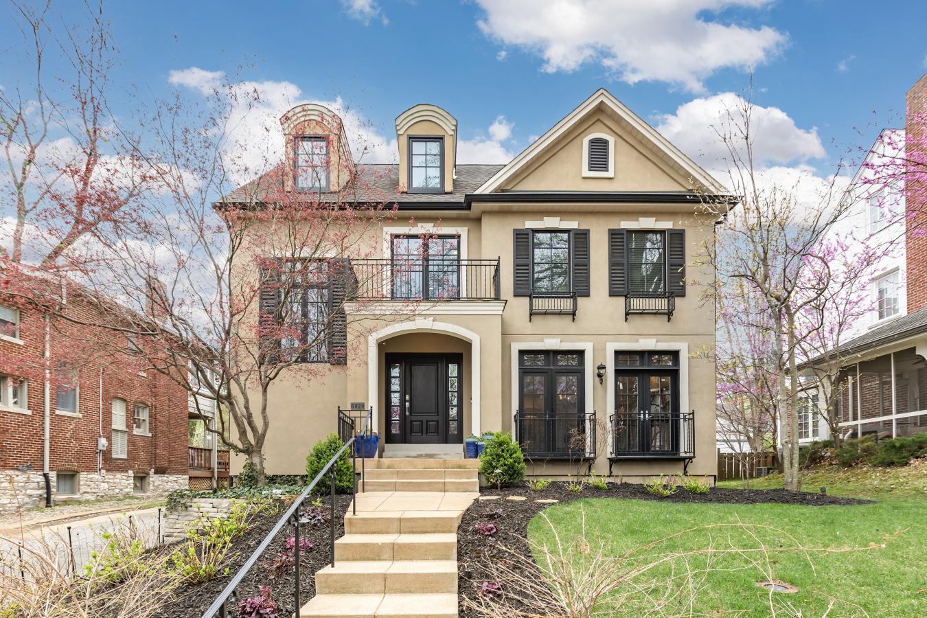 House for Sale, 6924 Columbia Avenue 63130 - Image 1