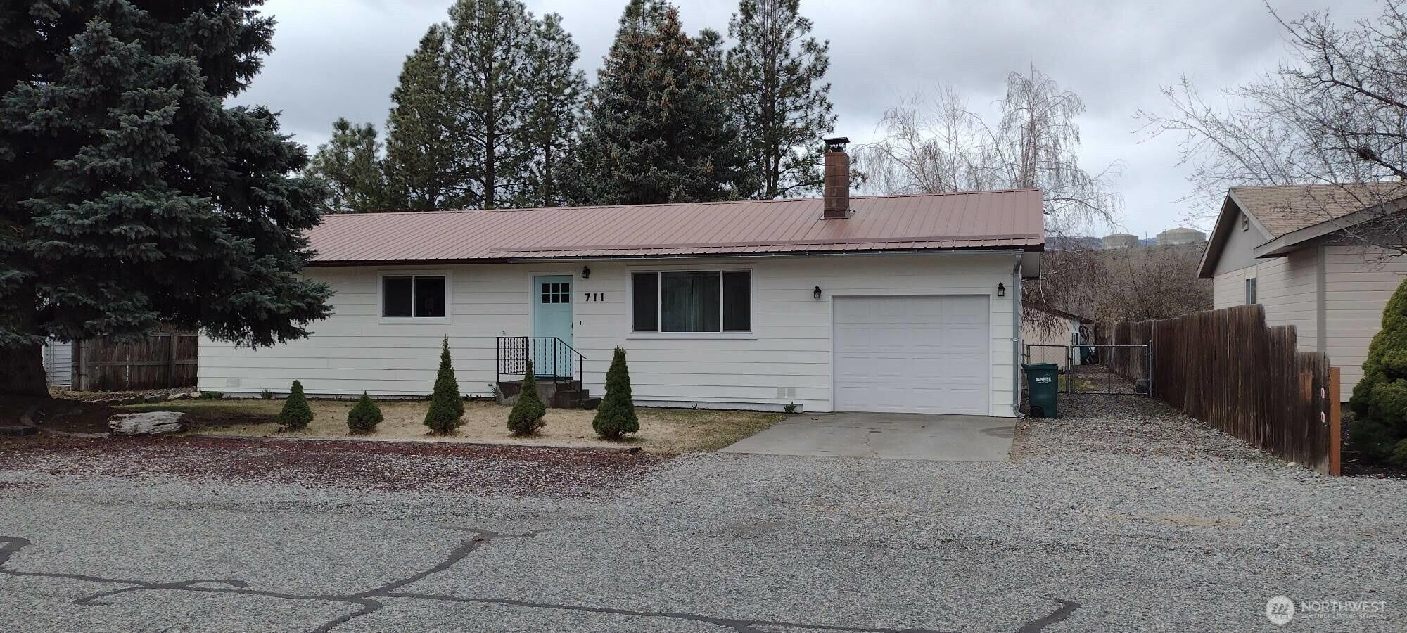 House for Sale, 711 N Kenwood Street 98841 - Image 1