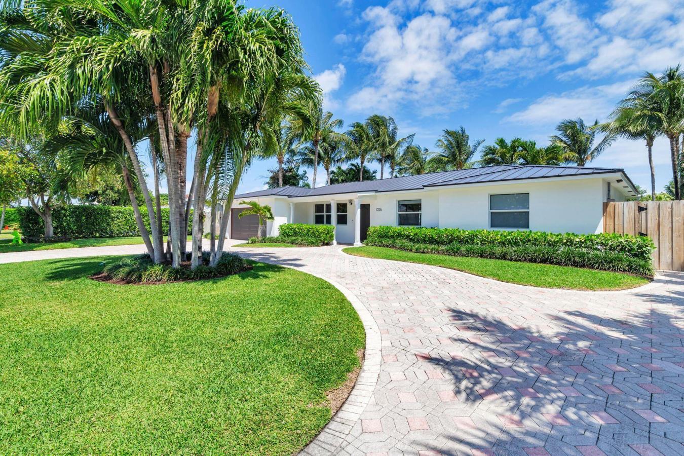 House for Sale, 7226 Pine Tree Lane 33406 - Image 1